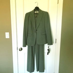 NWT - Grey striped Tahari pant suit - size 2